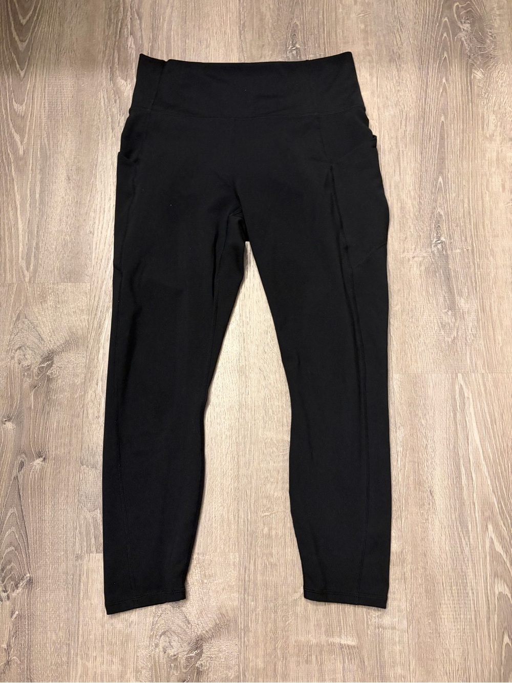 Women's Fabletics Oasis Pureluxe Black High-Waisted Capri Leggings- Size L-Used
